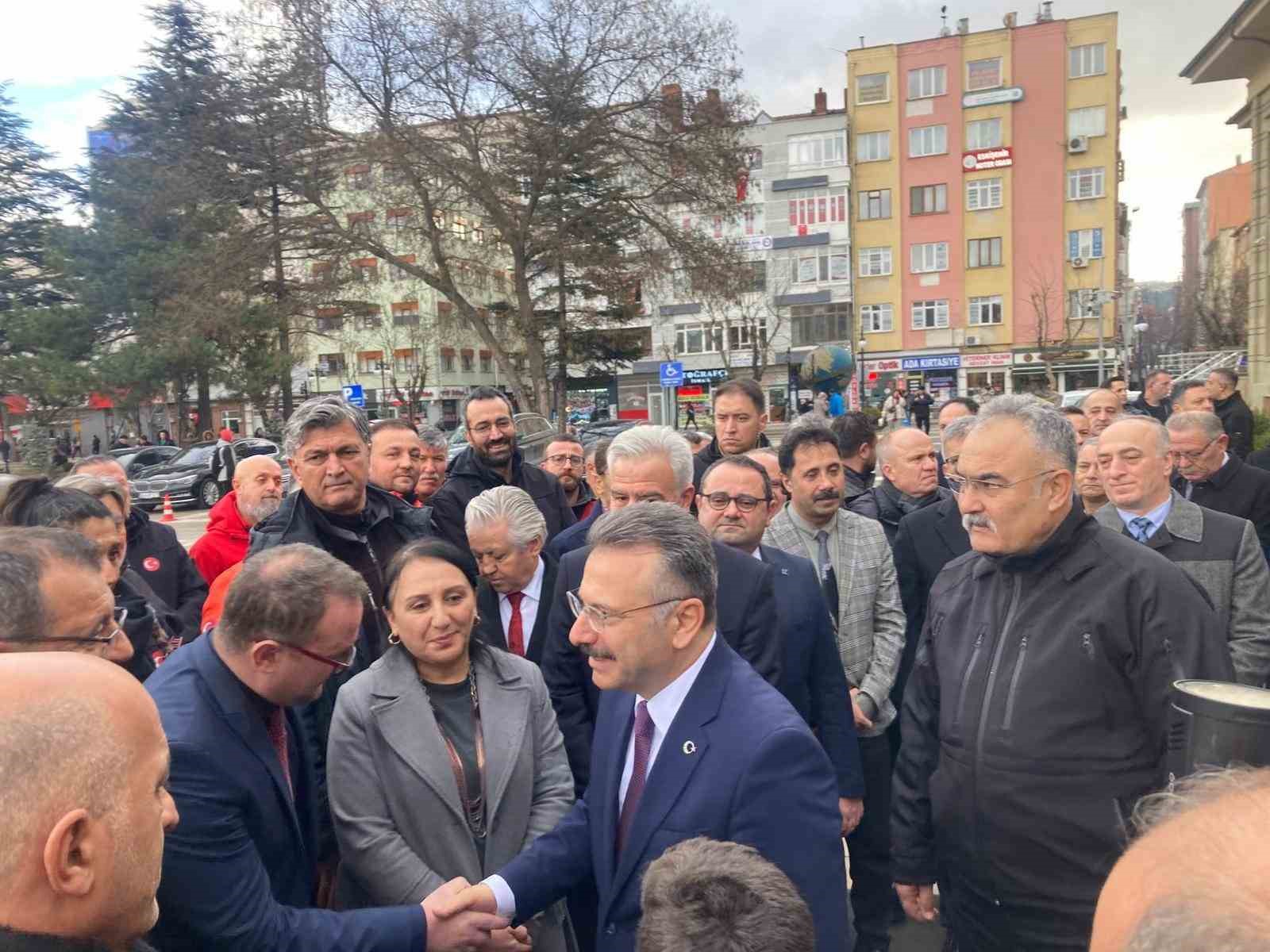 vali-huseyin-aksoy-gorev-suresinin-dolmasiyla-valilik-makamindan-ayrildi