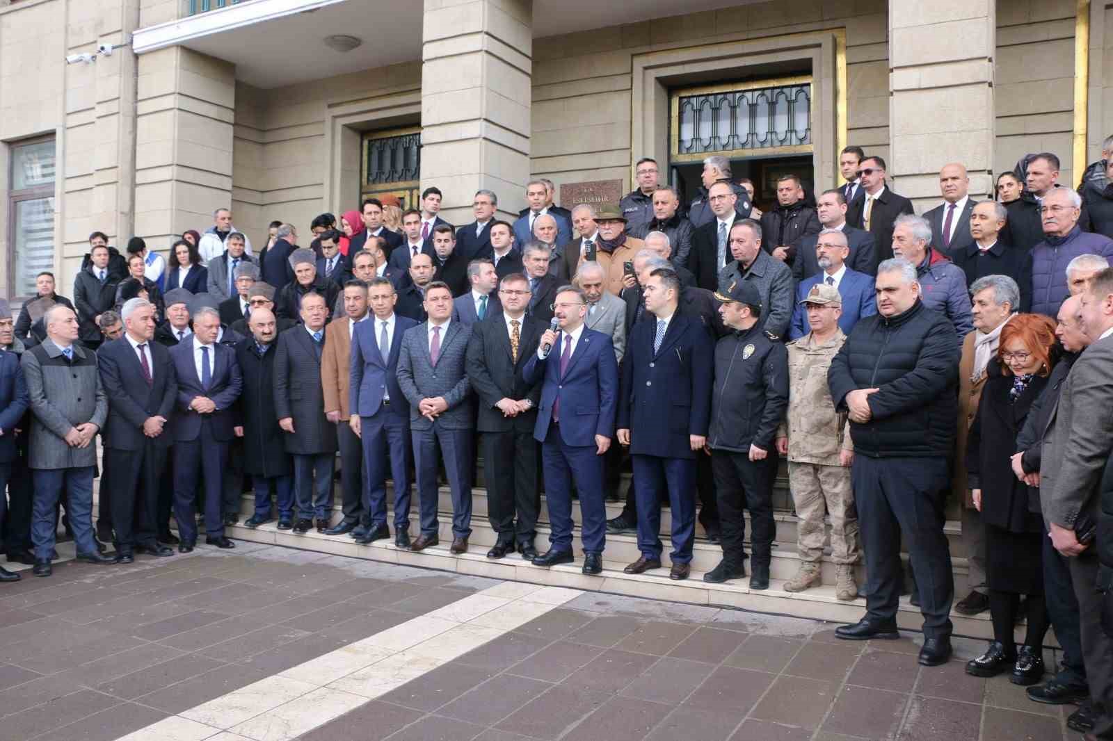 vali-huseyin-aksoy-gorev-suresinin-dolmasiyla-valilik-makamindan-ayrildi