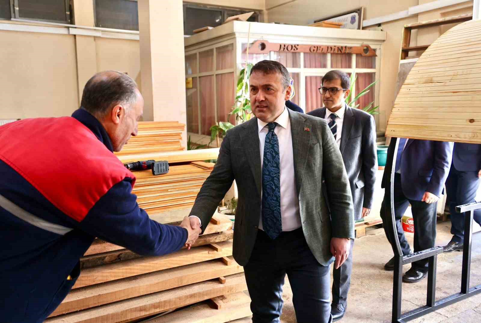 vali-sozer-bozuyuk-acik-ceza-infaz-kurumunda-incelemelerde-bulundu