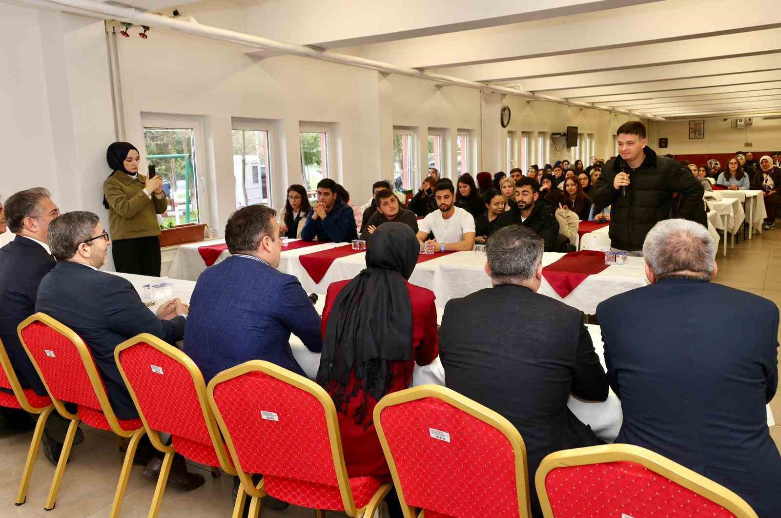 vali-sozer-golpazari-myoda-ogrencilerle-bir-araya-geldi