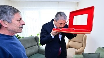 vali-yilmazin-ilk-ziyareti-sehit-ailesine-oldu