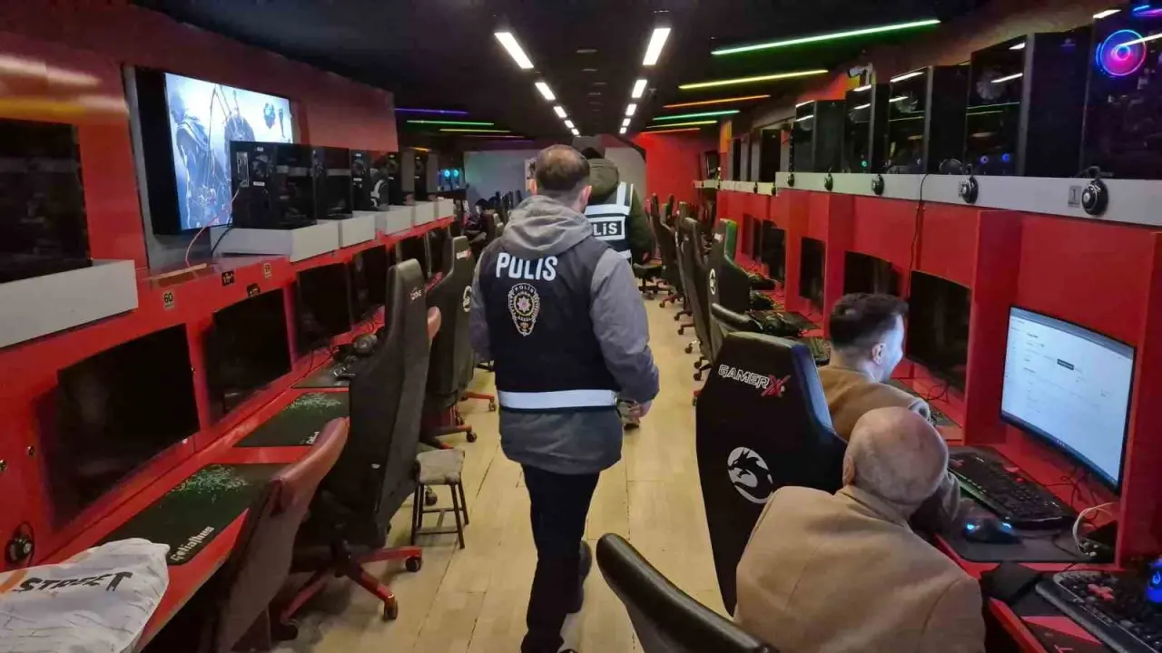 polis-ekipleri-kafelerde-denetim-gerceklestirdi