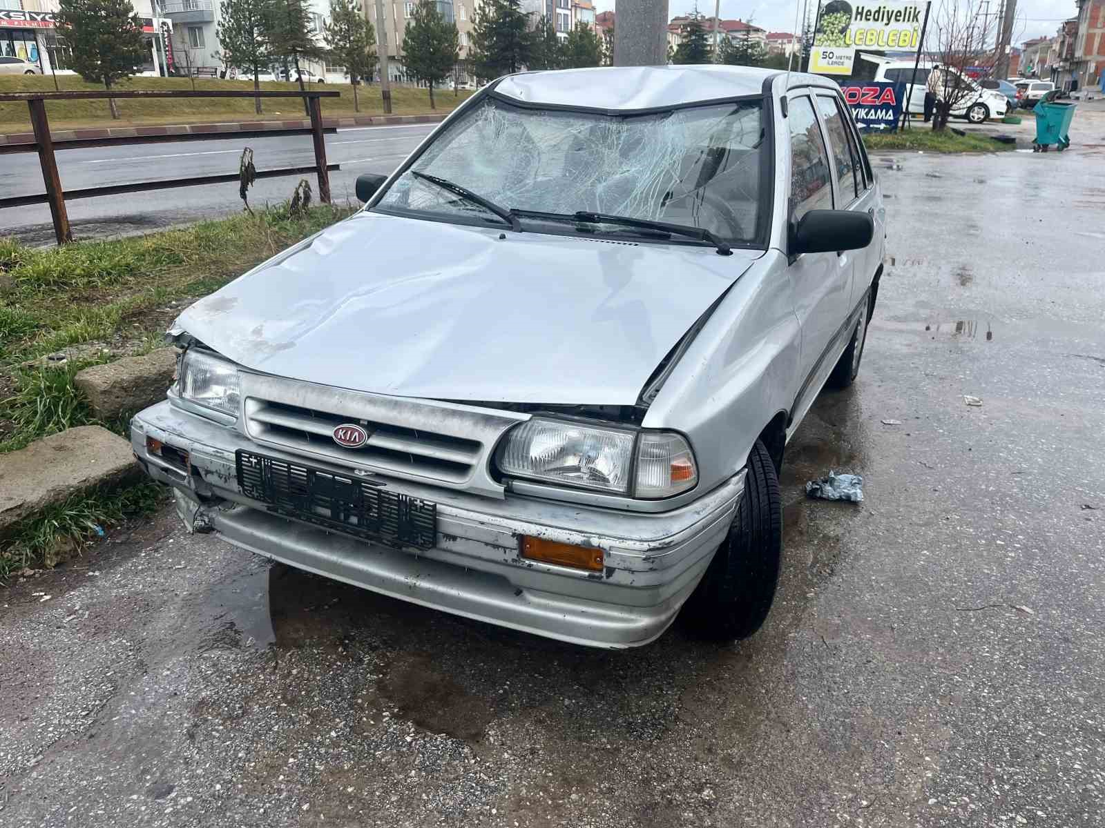 otomobil-ile-motosiklet-carpisti-2-agir-yarali