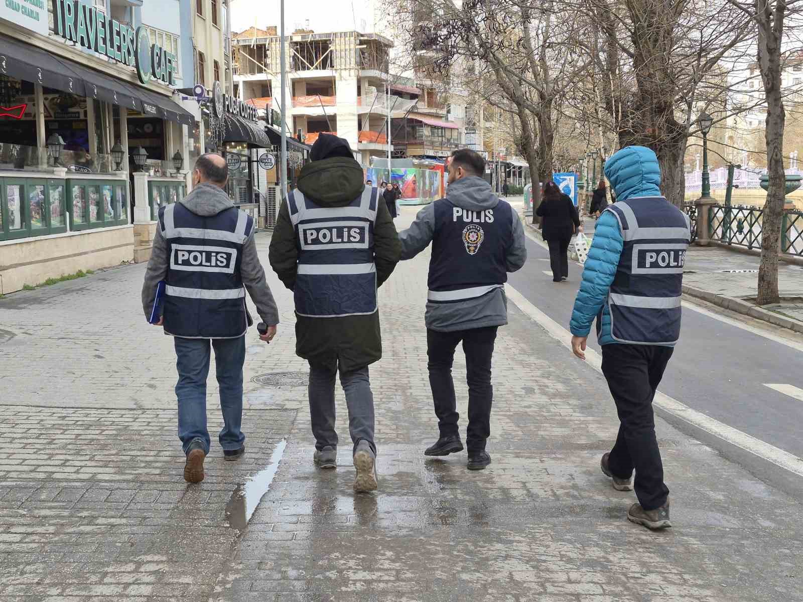 polis-ekipleri-kafelerde-denetim-gerceklestirdi